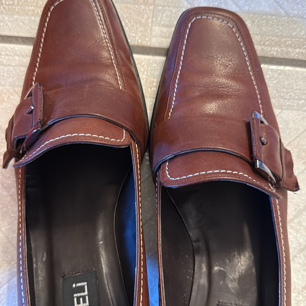 Woman’s size 10 brown leather heels with beautiful silver buckle and stitching - Picture 7 of 11